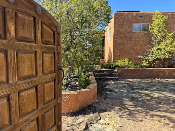 1092 Mansion Ridge Road, Santa Fe, NM 87501