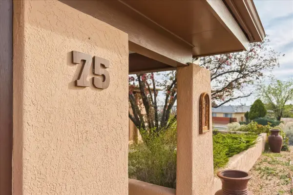 75 Mesa Verde, Los Alamos, NM 87547