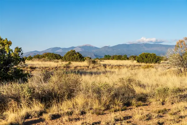 64 Chisholm Trail, Santa Fe, NM 87506
