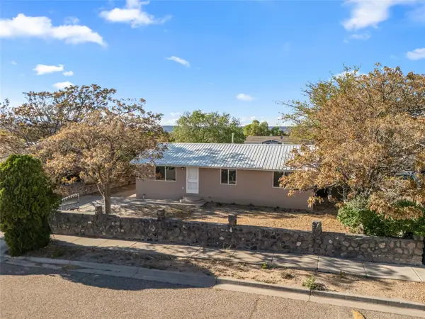 1913 E Shadowood Lane, Espanola, NM 87532