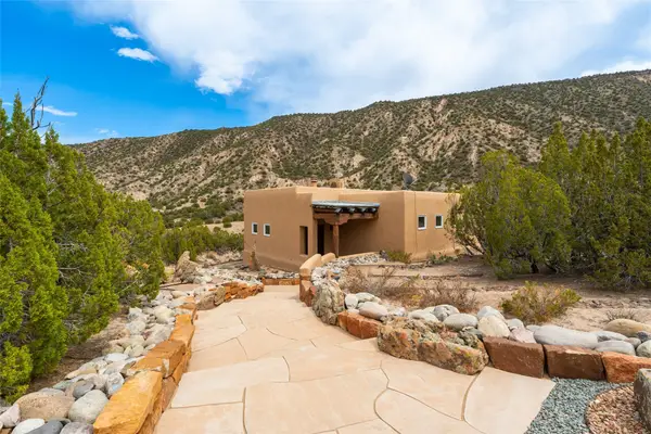 15 Casita Drive, Ojo Caliente, NM 87549