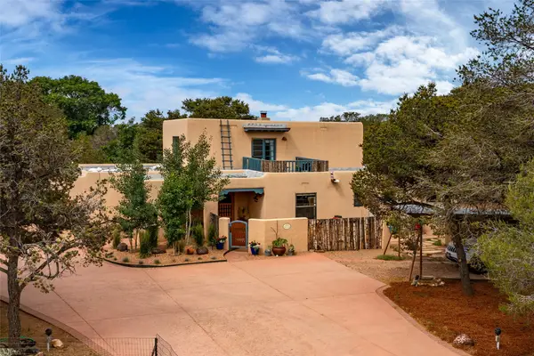 104 Calle Paula, Santa Fe, NM 87505