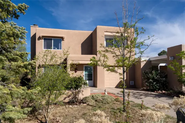 2702 Plazuela Serena, Santa Fe, NM 87505