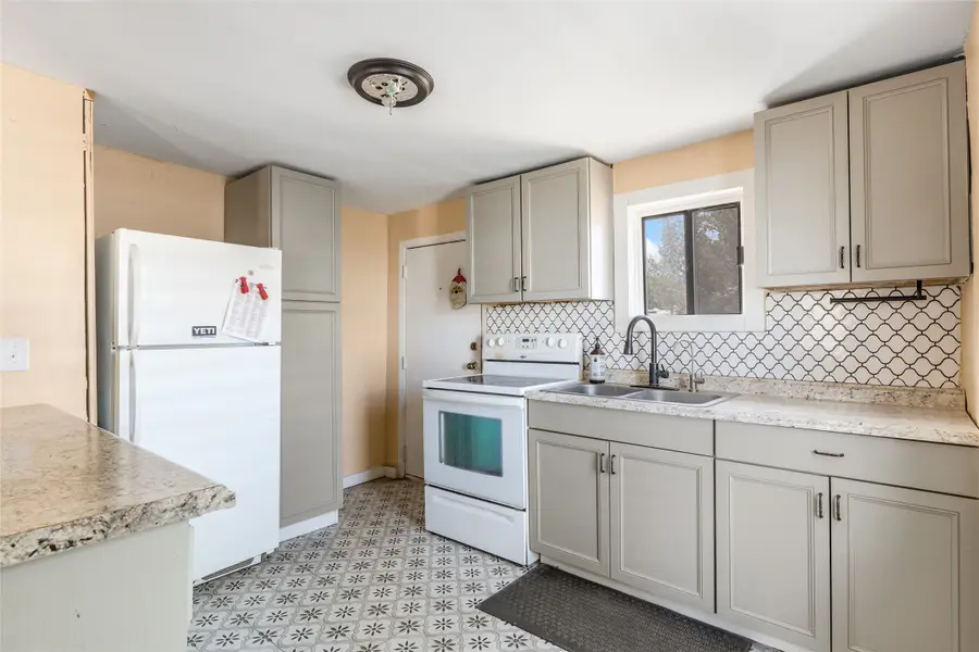 704 Loring Avenue, Estancia, NM 87016 - #3