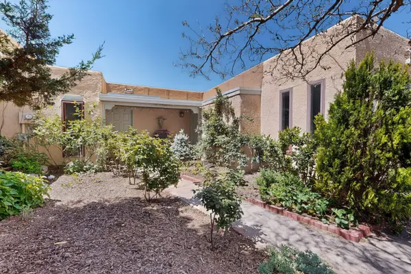 3248 Calle De Molina, Santa Fe, NM 87507