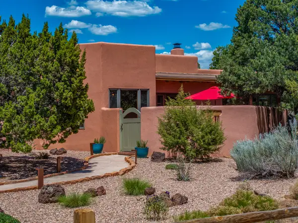 1 Finch Circle, Santa Fe, NM 87506