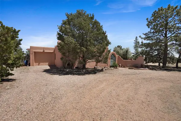 4 Demas Road, Santa Fe, NM 87508