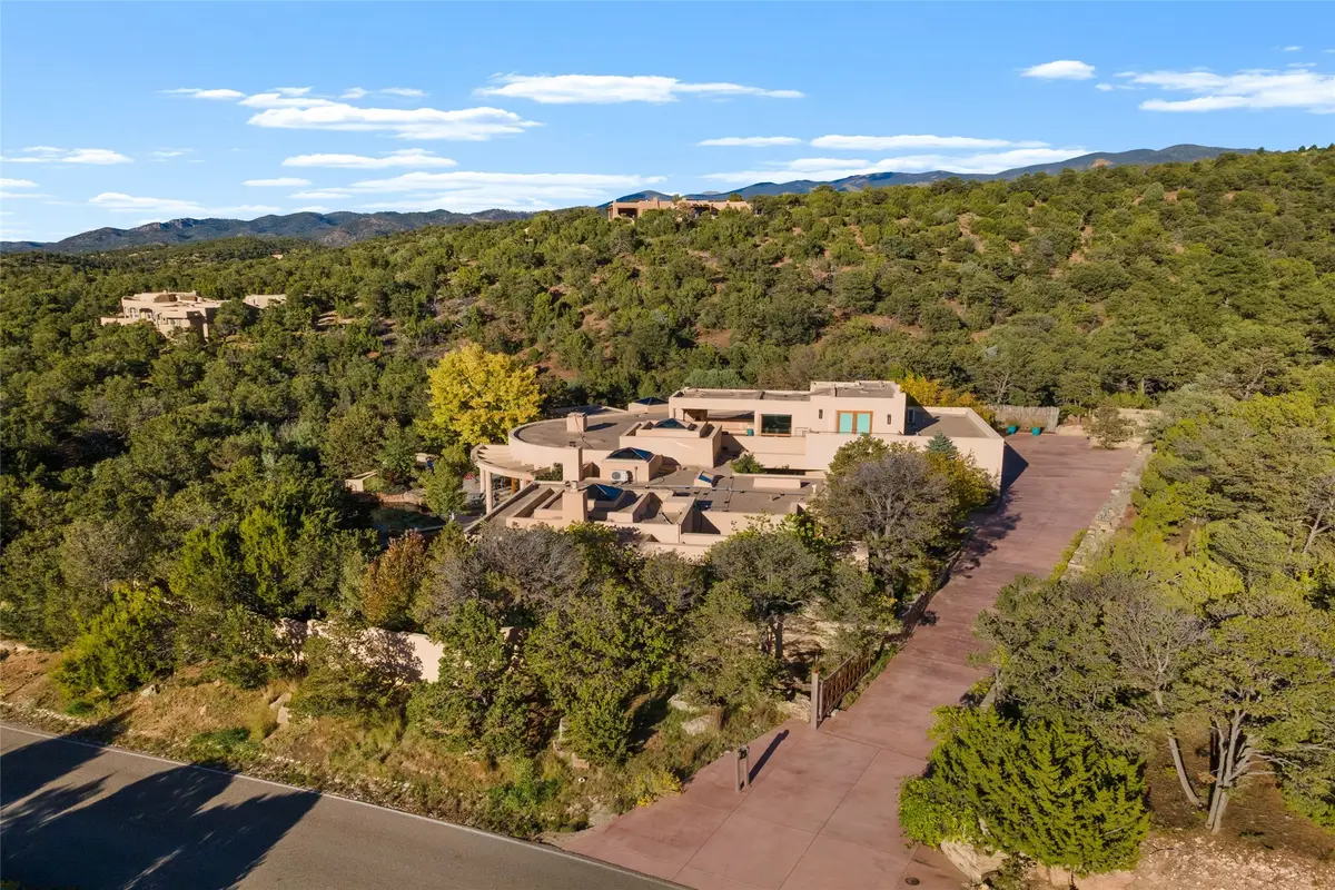 1056 Sierra Del Norte, Santa Fe, NM 87501 - #1