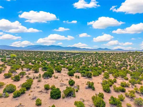1864 Paseo De Las Vistas, Santa Fe, NM 87507