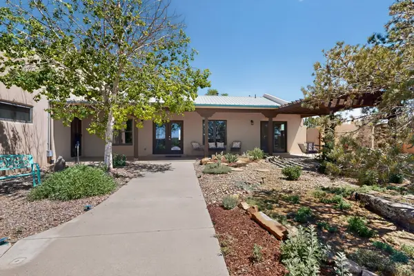 10 Blue Mesa Road, Santa Fe, NM 87508