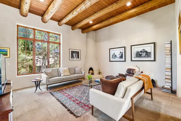 330 E Buena Vista Street #B, Santa Fe, NM 87505