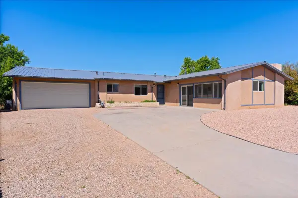 2330 Calle Reina, Santa Fe, NM 87505