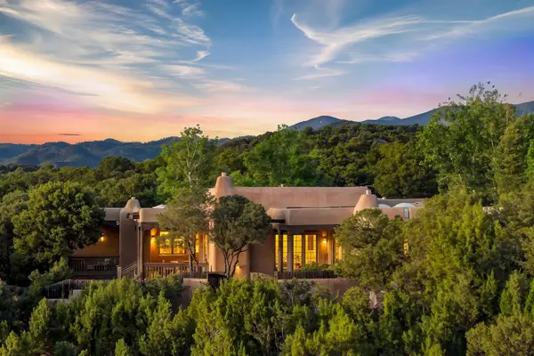 1050 Sierra Del Norte, Santa Fe, NM 87501