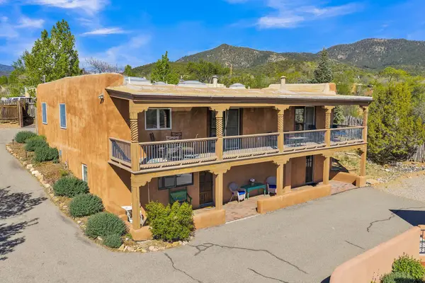 424 Apodaca Hill, Santa Fe, NM 87501