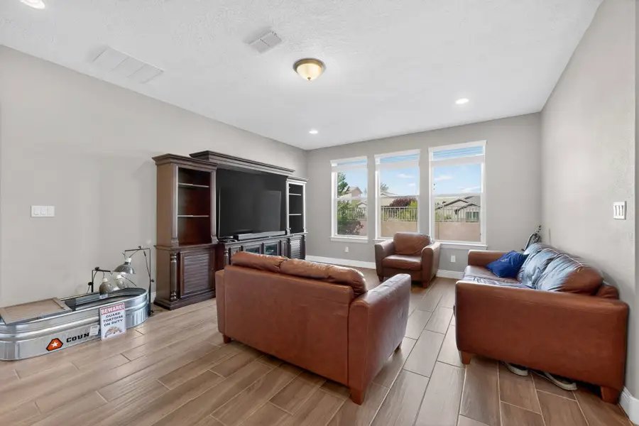 4712 Viento Del Norte, Santa Fe, NM 87507 - #2