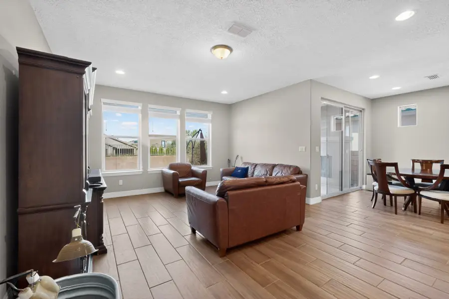 4712 Viento Del Norte, Santa Fe, NM 87507 - #3