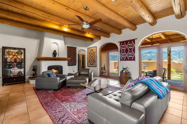 35 North Mesa Road, El Prado, NM 87529