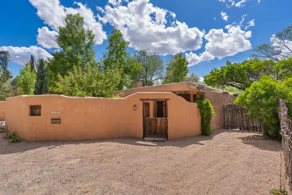 414 Sosaya Lane, Santa Fe, NM 87505