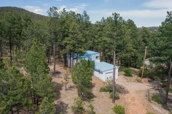 4 El Paraiso Drive, Montezuma, NM 87731