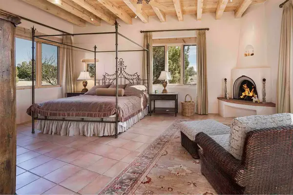 76 Amberwood Loop, Santa Fe, NM 87506
