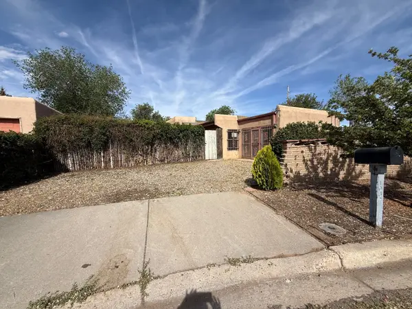 1032 Camino De Chelly, Santa Fe, NM 87505