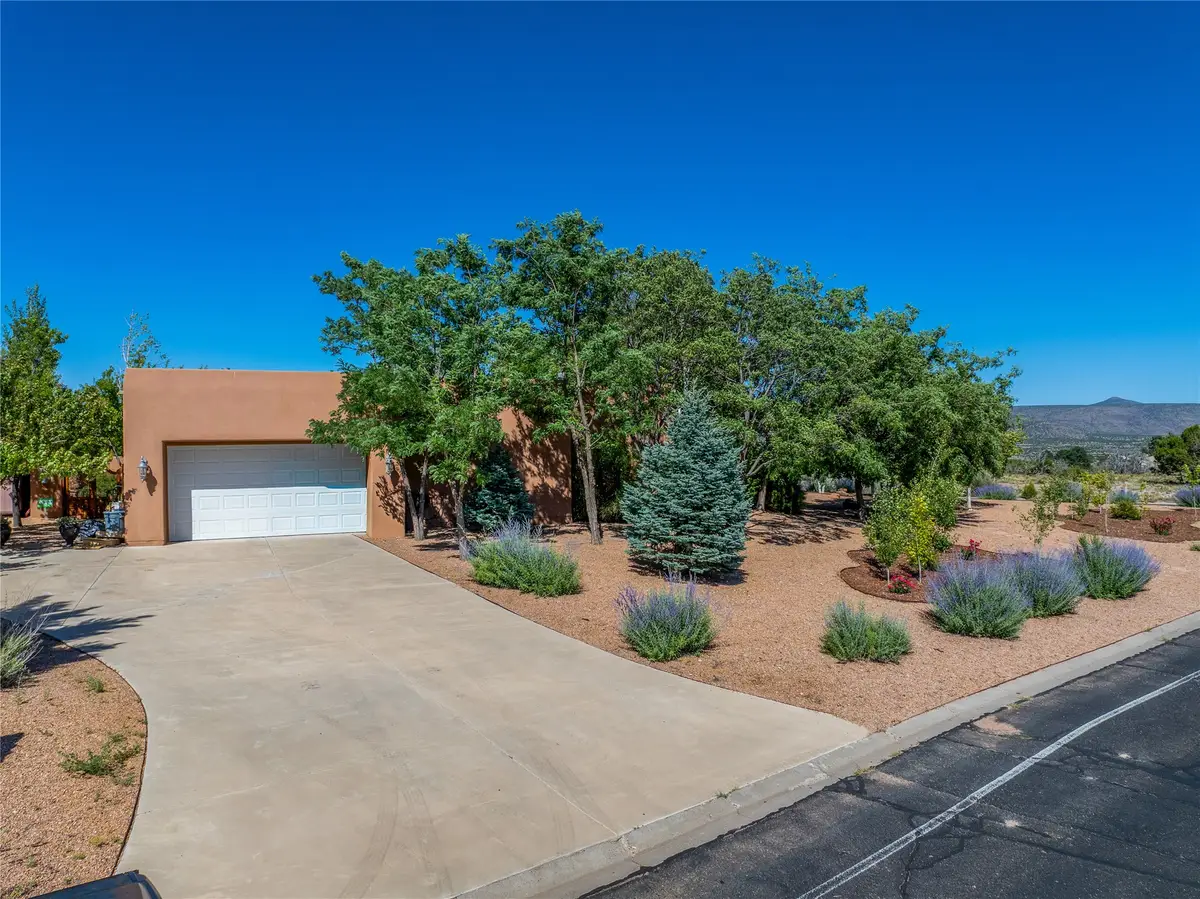 6100 Hoochaneetsa Plaza N, Cochiti Lake, NM 87083 - #1