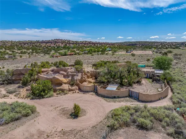28 Rainbows End, Cerrillos, NM 87010
