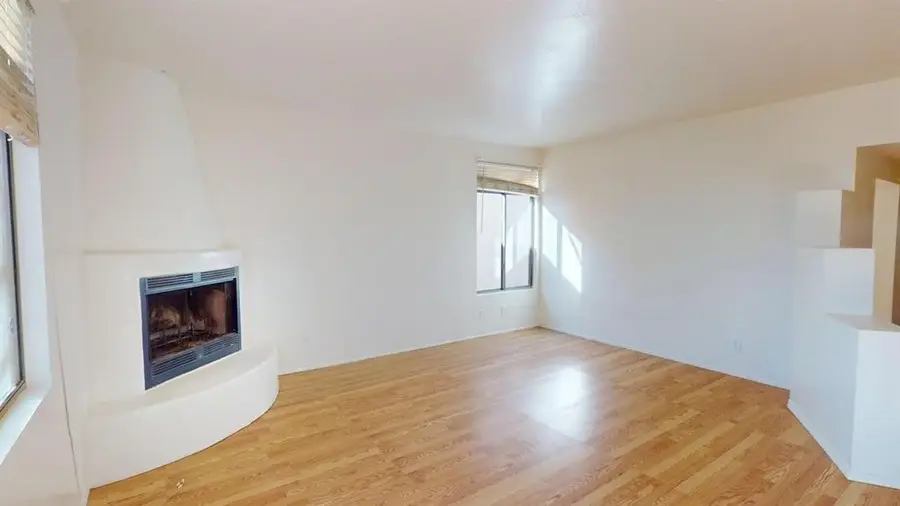 3912 Los Milagros, Santa Fe, NM 87507 - #2