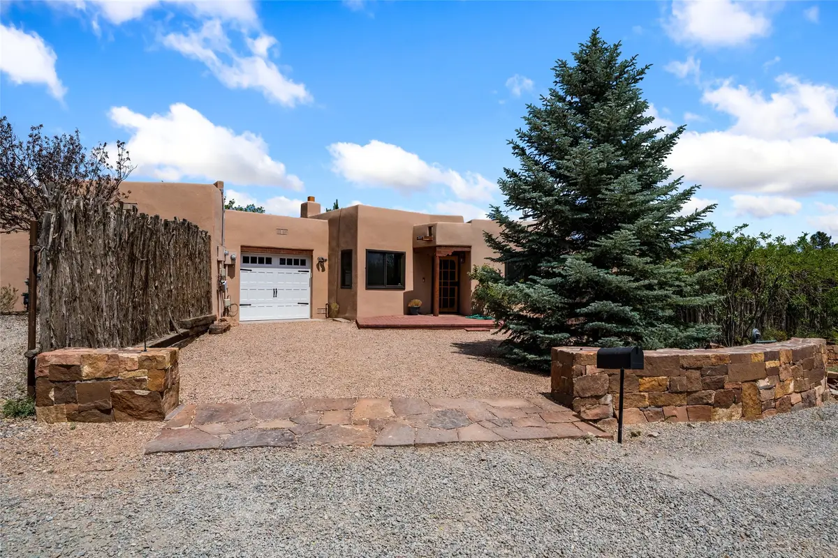 121 Del Rio Dr, Santa Fe, NM 87501 - #1