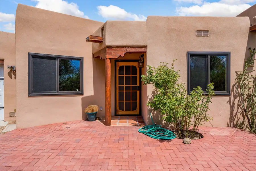 121 Del Rio Dr, Santa Fe, NM 87501 - #3