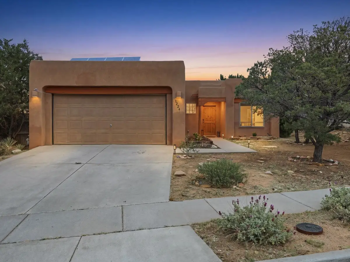 3224 Nizhoni Dr, Santa Fe, NM 87507 - #1
