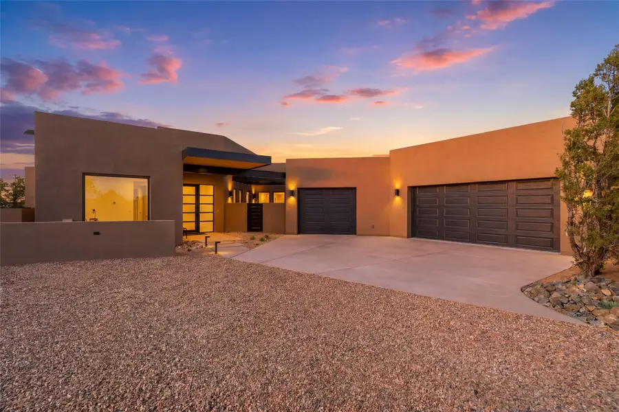 135 Paseo Aragon, Santa Fe, NM 87506 - #2