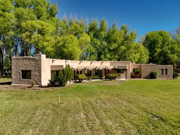 122 Camino Del Viernes, Taos, NM 87571