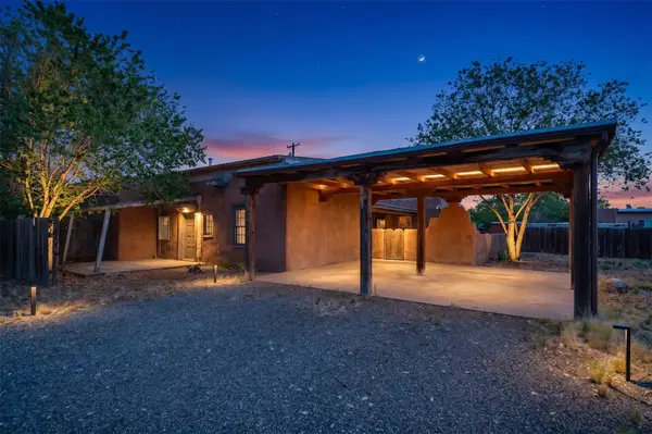 3086 Agua Fria, Santa Fe, NM 87507