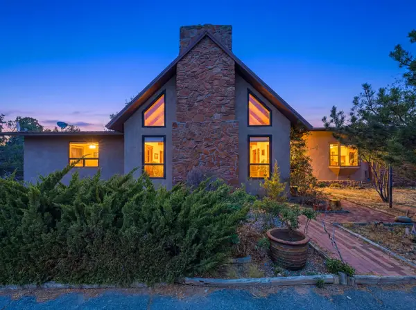 3649 Mimbres Lane, Santa Fe, NM 87507