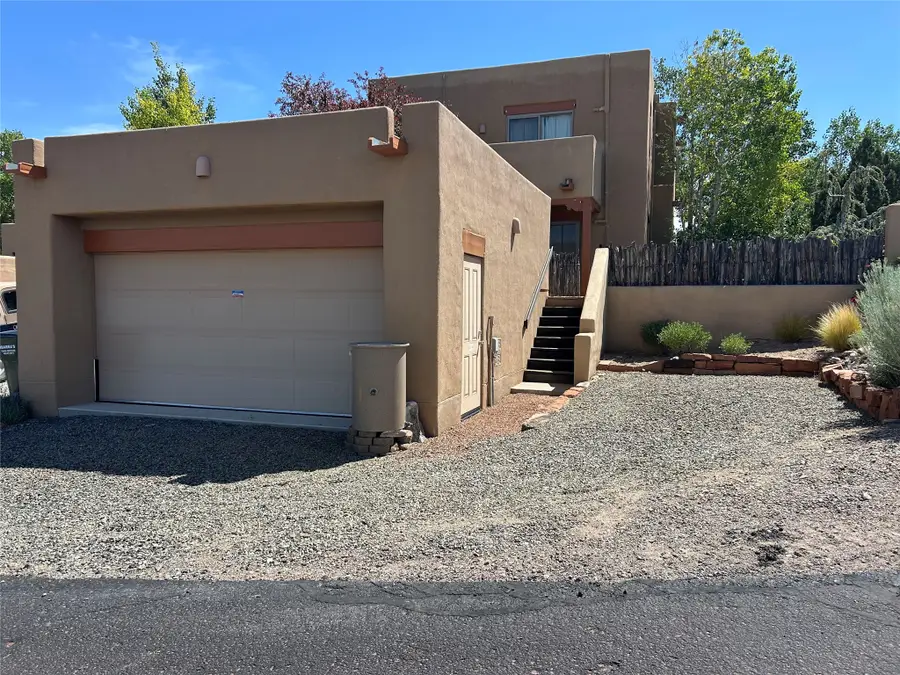 11 Calle Amistosa, Santa Fe, NM 87507 - #3