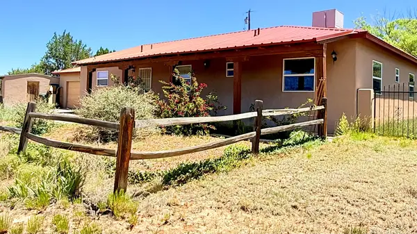 22 Camino Loma, Santa Fe, NM 87507
