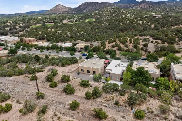 3728 Valmora Road, Santa Fe, NM 87505