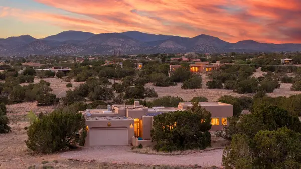 12 Estambre, Santa Fe, NM 87508