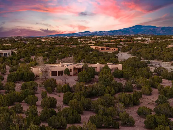 18 Daisy Circle, Santa Fe, NM 87506