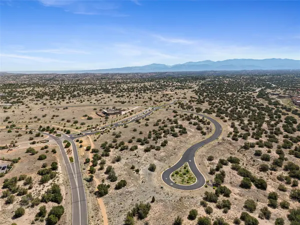 19 S Via Aria, Santa Fe, NM 87506