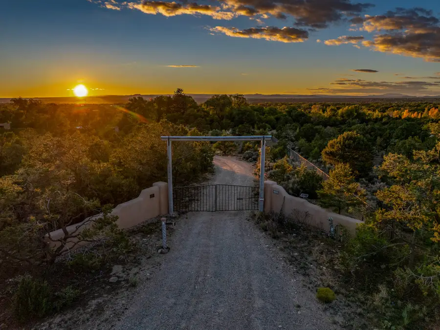 560 Piedmont, Taos, NM 87571 - #2