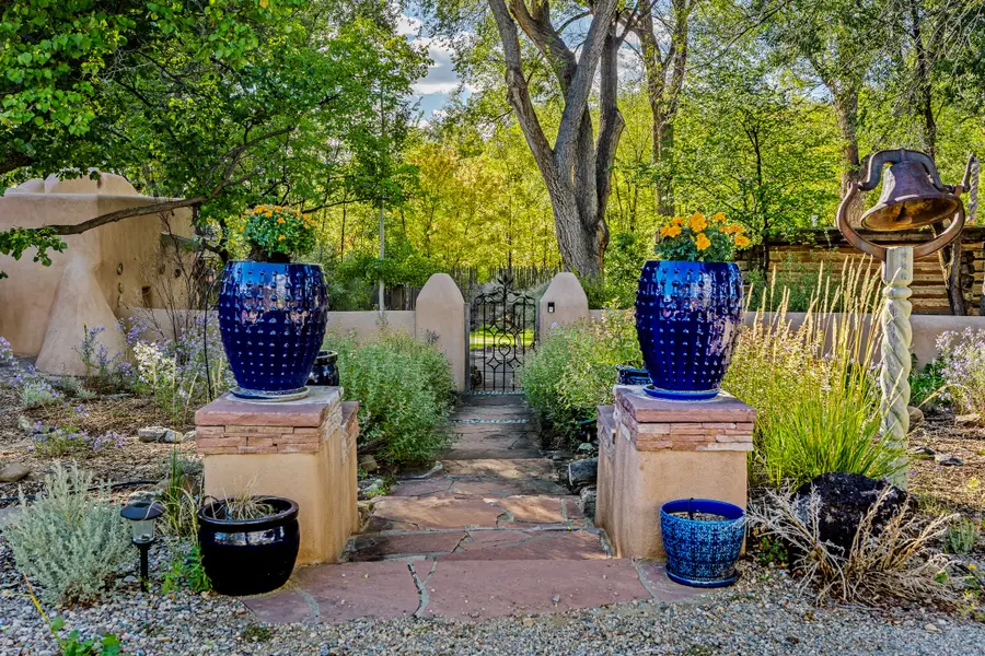 560 Piedmont, Taos, NM 87571 - #3