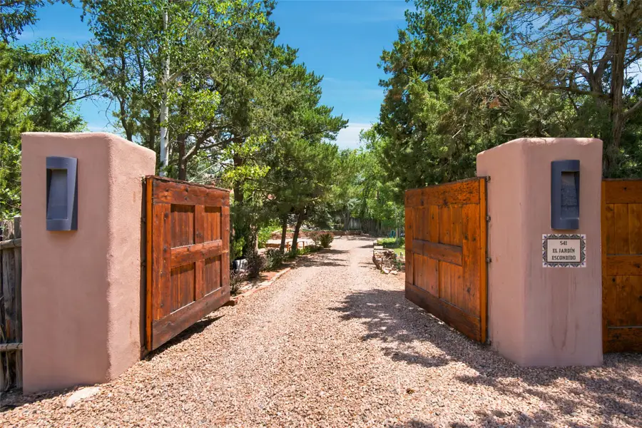 541 Camino Rancheros, Santa Fe, NM 87505 - #2