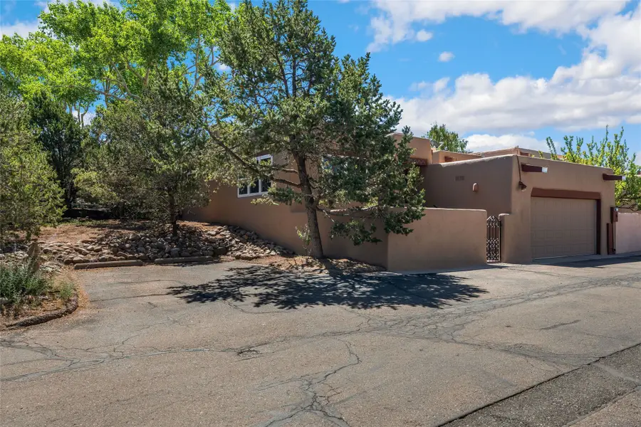 815 Faldas De La Sierra, Santa Fe, NM 87501 - #2