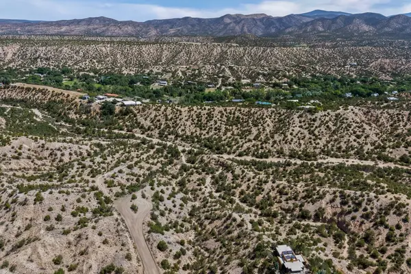 137 & 138 Vista Redonda, Santa Fe, NM 87506