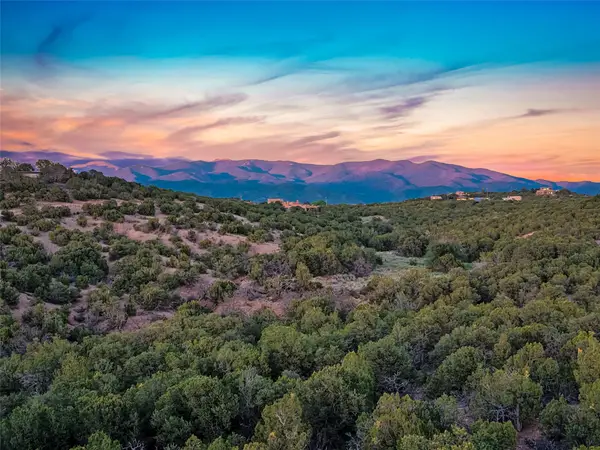 18 Tanoito, Santa Fe, NM 87506