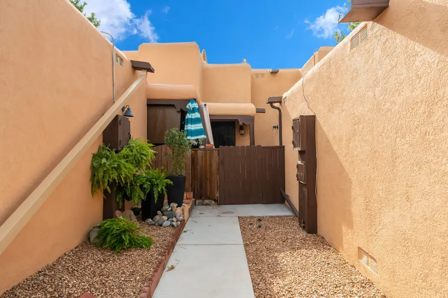 2996 Plaza Azul, Santa Fe, NM 87507 - #3