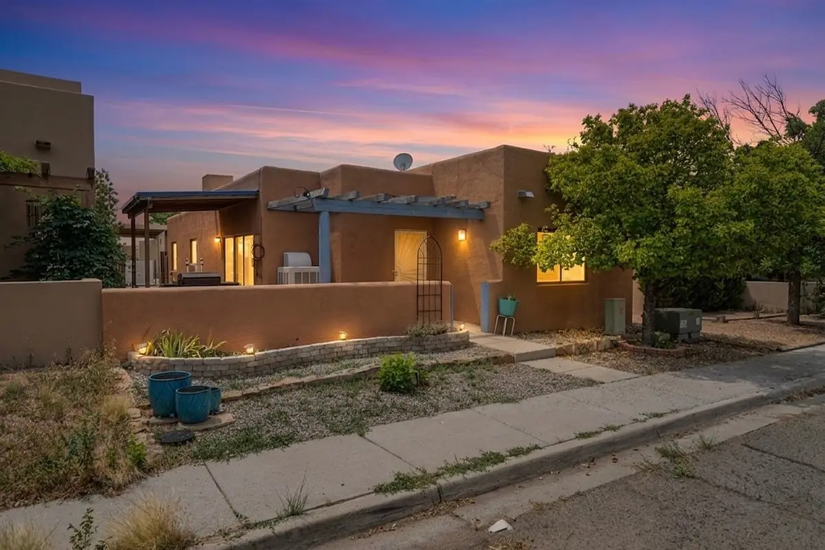 3913 Los Milagros Avenue, Santa Fe, NM 87507 - #1