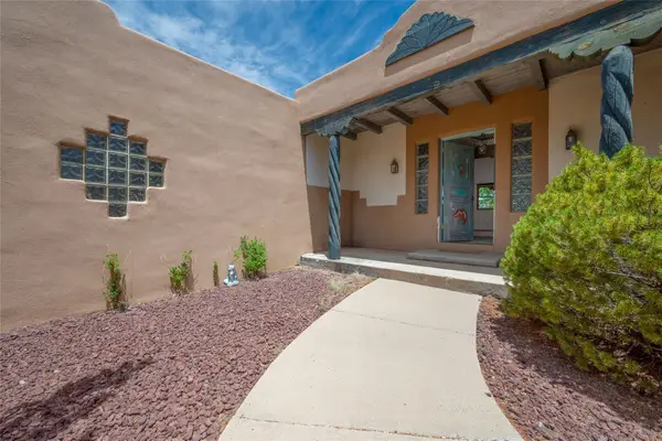 31 Coyote Springs Road, Santa Fe, NM 87508